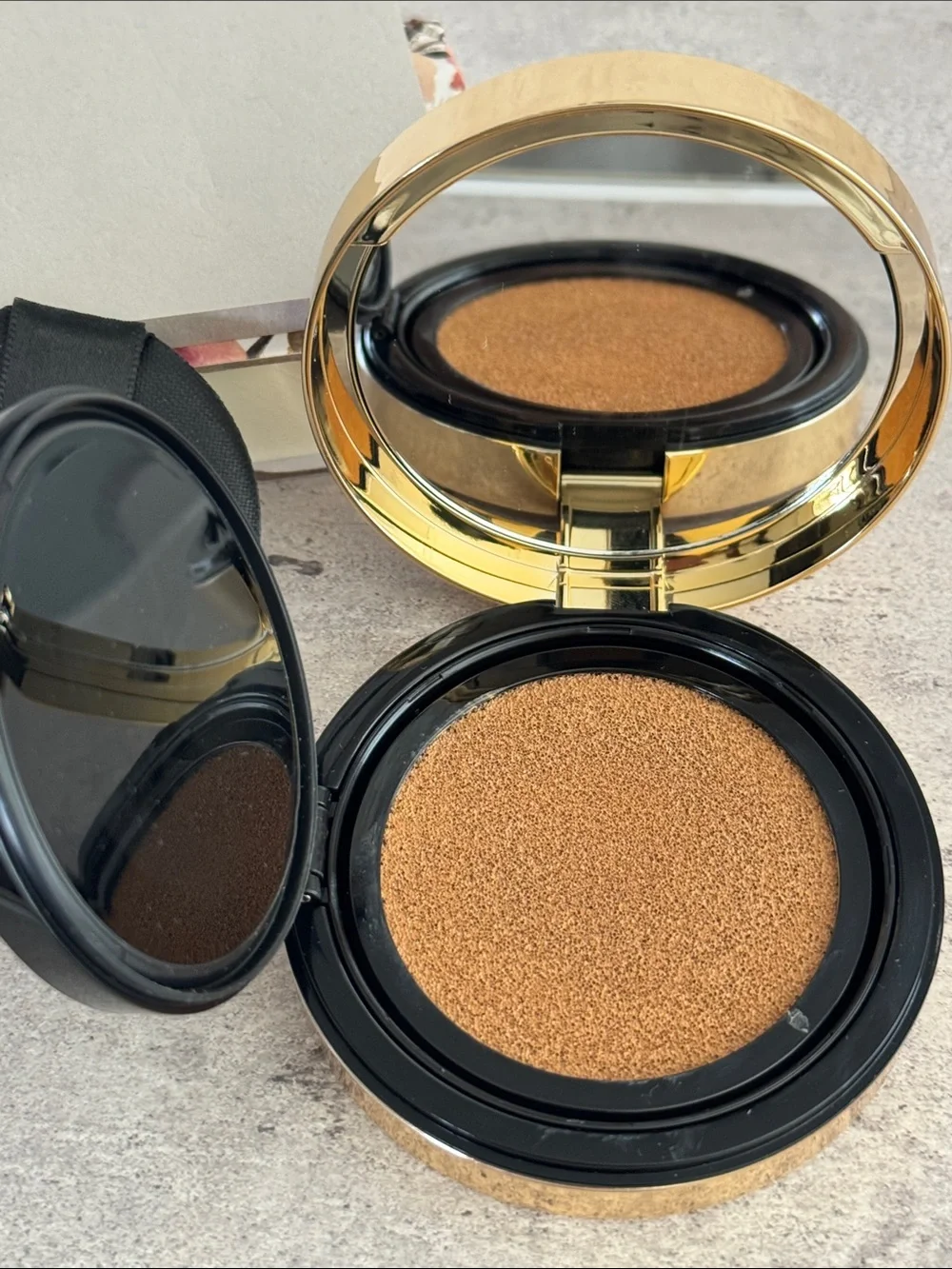 Yves Saint Laurent Skin Affair Soft Glow Cushion Foundation Color LN10